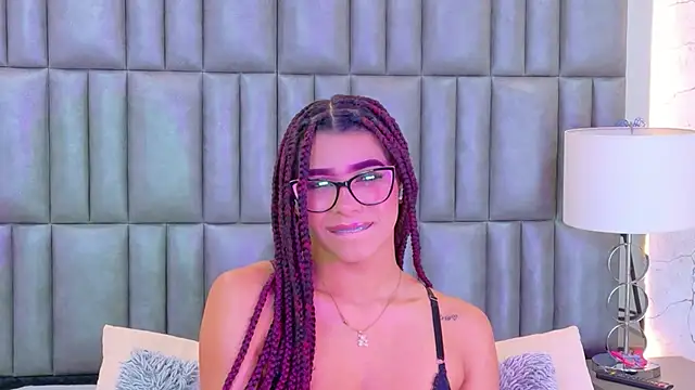 TiaraRosse stripchat live cam model