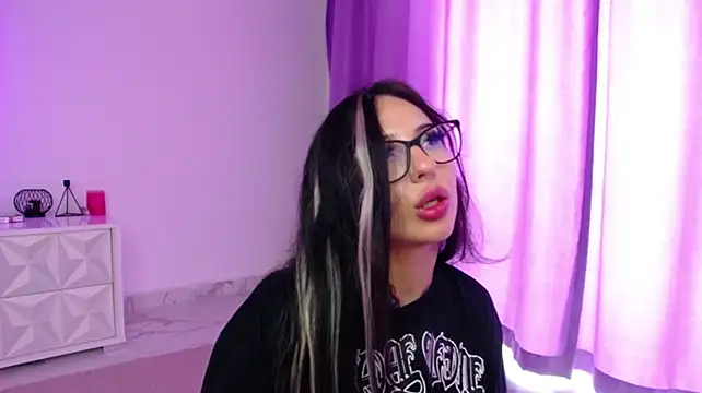 RavenFoxxy stripchat live cam model