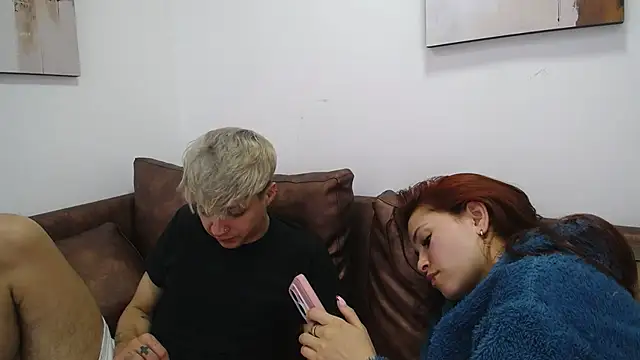 Ari_Stonne stripchat live cam model