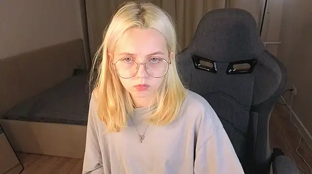 mollyy_snow stripchat live cam model
