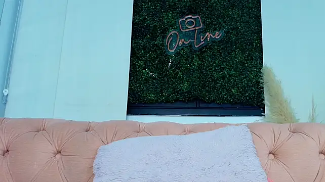 sofia_lapeira stripchat live cam model