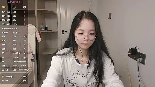 mianmian-99 stripchat live cam model