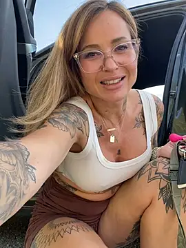 Etwas_neugierig stripchat live cam model