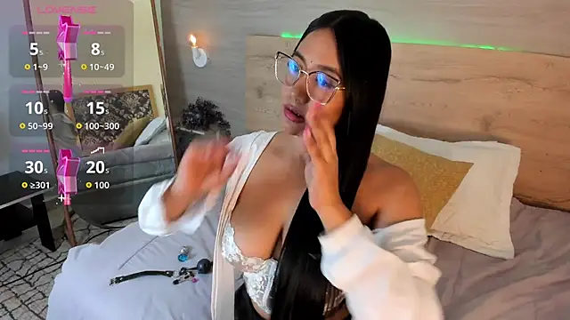 Katrina_baurii stripchat live cam model