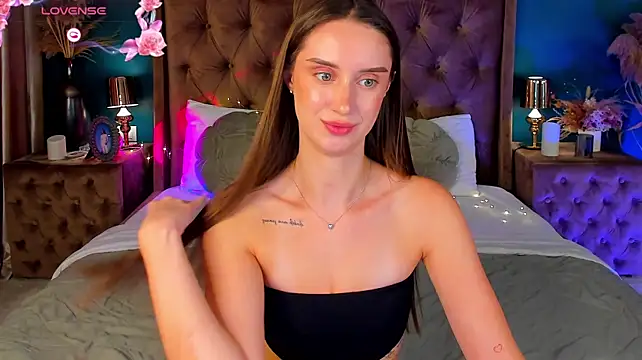 ToriSonn stripchat live cam model