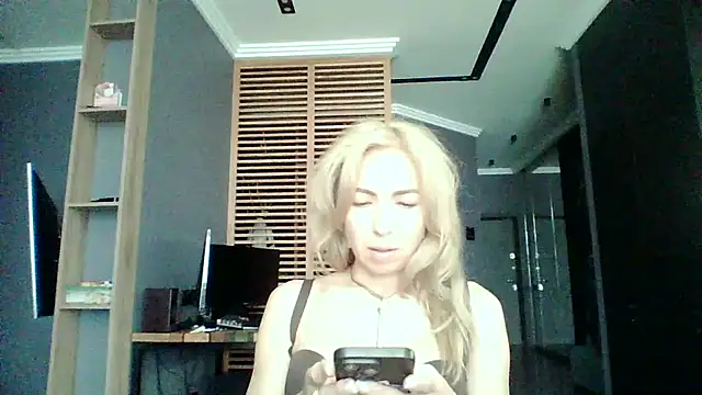Ivvona stripchat live cam model