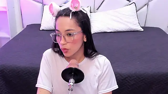 GabbieSkinny stripchat live cam model