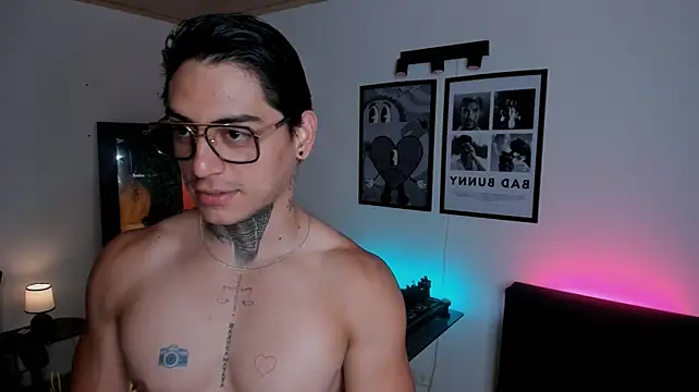 Simon_cortes stripchat live cam model