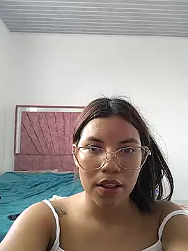thailinw stripchat live cam model