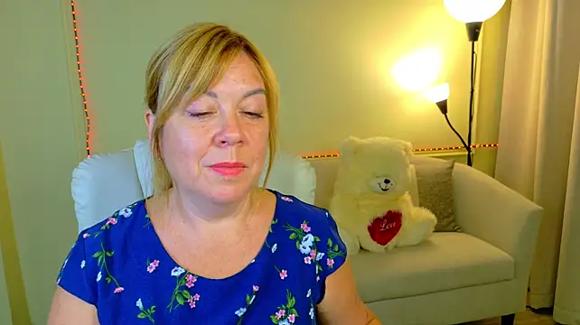 ChristinaDavedes stripchat live cam model