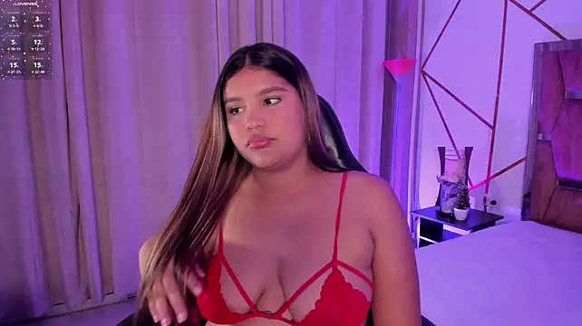 ZoeFerdi_ stripchat live cam model