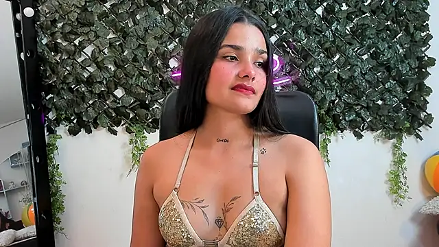 DestinyHills stripchat live cam model
