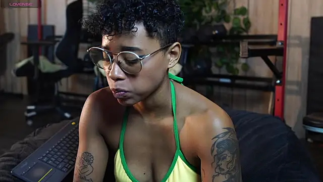 kelly_thomson stripchat live cam model