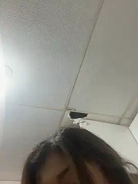 LyraMilano stripchat live cam model