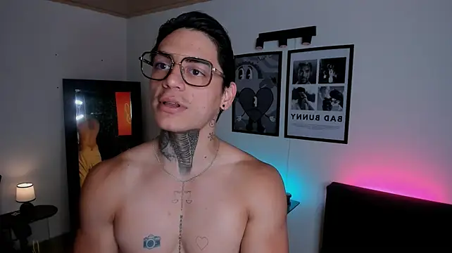 Simon_cortes stripchat live cam model