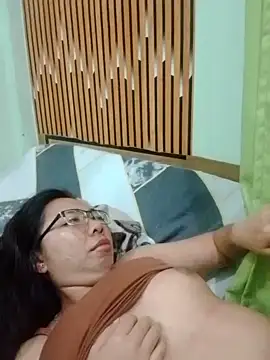 Horny_gelyn stripchat live cam model