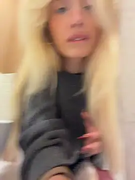 PollyDolly stripchat live cam model