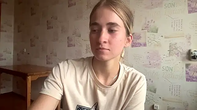 QuyenFarron stripchat live cam model