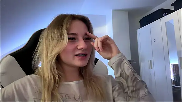 tutsicutie stripchat live cam model
