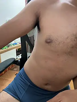 MaxWild stripchat live cam model