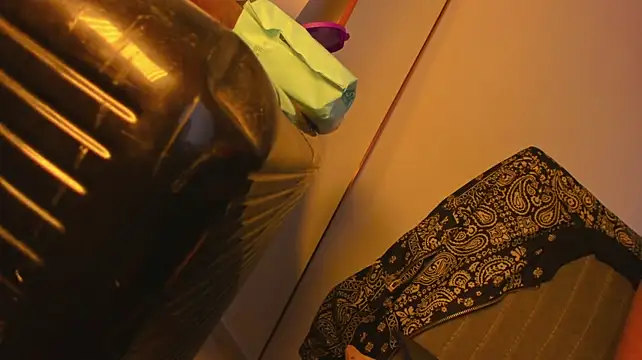 MissCarolinne stripchat live cam model