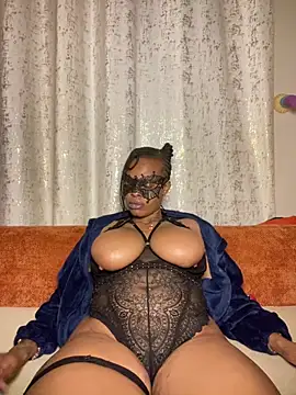 Mamii_water stripchat live cam model