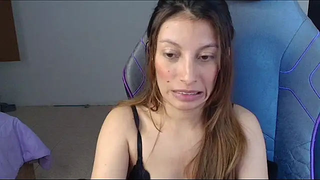 Sweet_moon_v_ stripchat live cam model