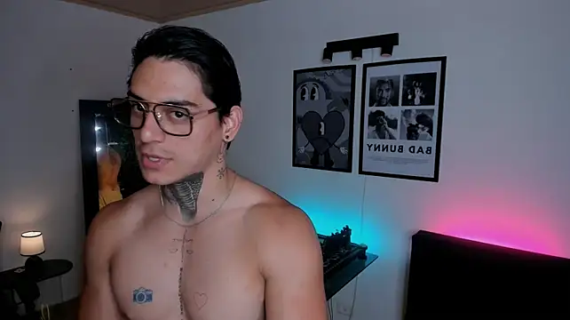 Simon_cortes stripchat live cam model