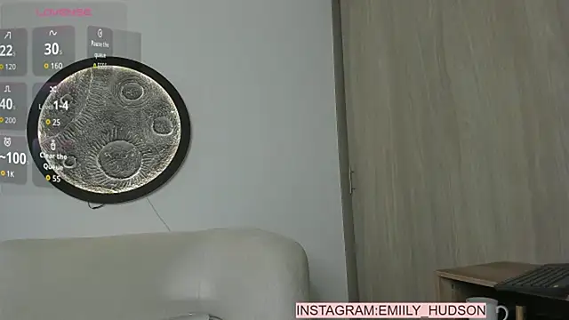 emily_huddson_ stripchat live cam model