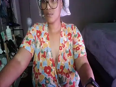 Lakwanda stripchat live cam model