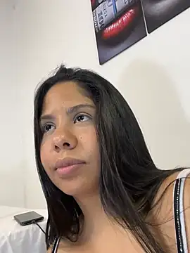 downsonMia stripchat live cam model