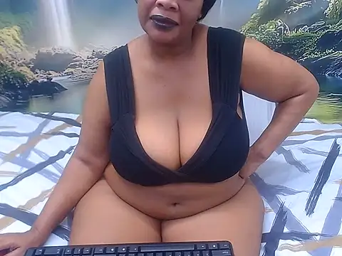 BLACKMILF4U stripchat live cam model