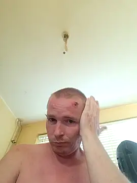piercingpik stripchat live cam model