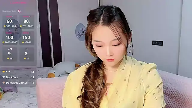 EE-01 stripchat live cam model