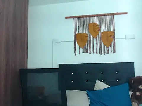 Black_adams_ stripchat live cam model
