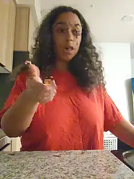 cinnaminnie stripchat live cam model