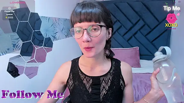 Valery_More__ stripchat live cam model