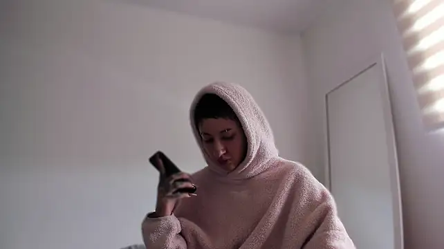 xreeeeviz stripchat live cam model