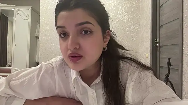 IzzabelSun stripchat live cam model