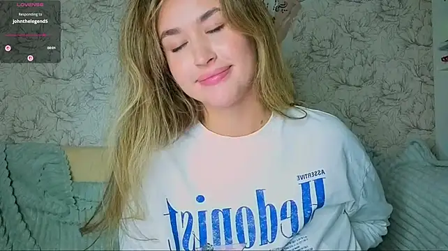 KiraBodrick stripchat live cam model