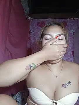 Hotmama21xx stripchat live cam model