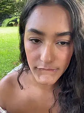 SaraZuletaa stripchat live cam model