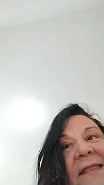 YayaMineira stripchat live cam model