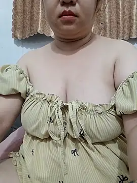 VyOanh2K stripchat live cam model