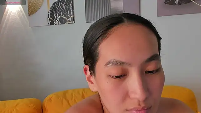 FlirtyAura stripchat live cam model