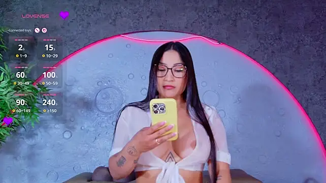 ReinaChloe stripchat live cam model
