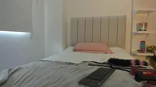 MindyDollSquirt stripchat live cam model