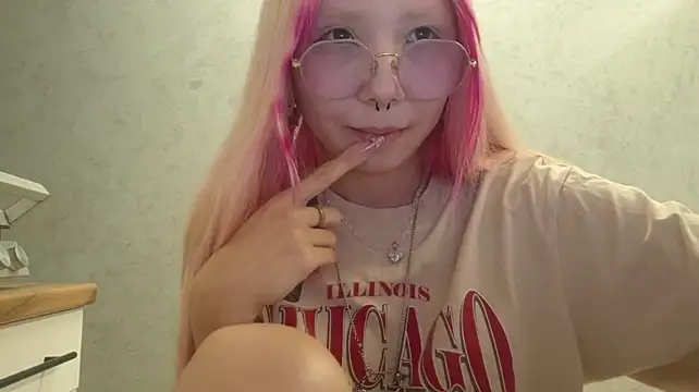 MelanieReyner stripchat live cam model