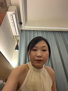 yaapinn stripchat live cam model