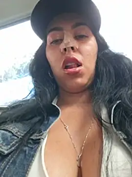 Luianna stripchat live cam model